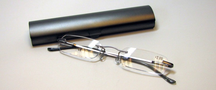 Elegante anthrazitfarbene Fertiglesebrille