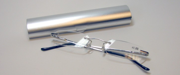 Elegante silberne Fertiglesebrille