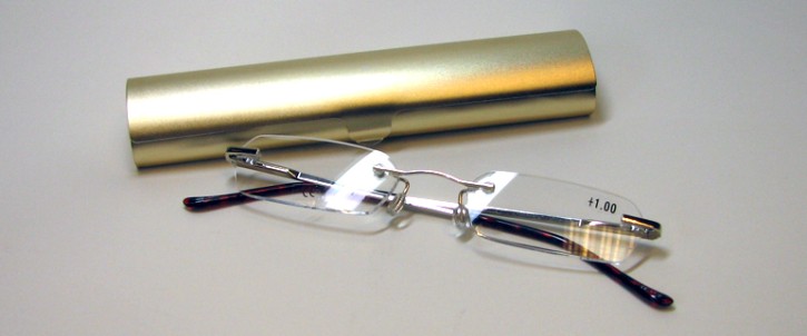 Elegante goldene Fertiglesebrille