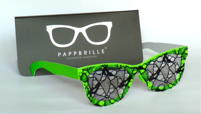 Pappbrille Grünes Gift